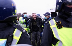 Covid-19: Hoảng với cảnh biểu tình phản đối phong tỏa ở Đức, Anh