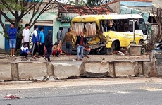 Tai nạn liên hoàn, xe khách lao thẳng vào nhà dân ở Quảng Bình