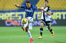 Cựu sao Man United lập cú đúp, Inter Milan vững vàng ngôi đầu Serie A