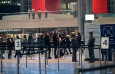 Tranh cãi về nới lỏng hạn chế Covid-19 ở Mỹ