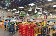 Khách hàng thỏa thích mua sắm trong ngày 1-10