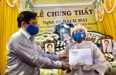 'Mai Vàng nhân ái' thăm gia đình 5 nghệ sĩ qua đời trong đợt dịch Covid-19