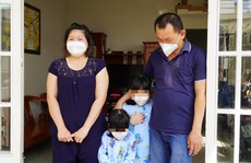Đôi vợ chồng lăn xả đi từ thiện, mắc Covid-19 bỏ lại 4 con thơ