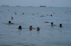 Người dân Bà Rịa - Vũng Tàu háo hức tắm biển sau nhiều tháng giãn cách