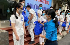 Tặng hàng ngàn túi an sinh cho công nhân khó khăn