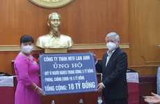 Doanh nhân Nguyễn Nam Phương trao tiền phòng chống dịch COVID-19 và giúp đỡ người nghèo