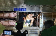 4 người trốn trong xe chở heo qua chốt vào Quảng Ninh