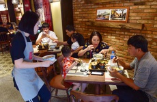 TP HCM: Quận 7 yêu cầu đơn vị kinh doanh ăn uống treo biển 'Doanh nghiệp xanh', 'Hộ kinh doanh xanh'