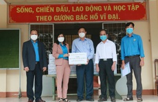 Công đoàn Đắk Lắk thăm hỏi, tặng quà tại bệnh viện dã chiến