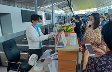 Hồi hộp mua vé máy bay Tết