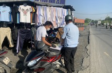 Hình ảnh quyết xử lý vi phạm vỉa hè, lòng đường sáng 24-11 ở Bình Chánh