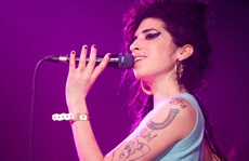 Qua đời 10 năm, Amy Winehouse vẫn kiếm hơn 92 tỉ đồng
