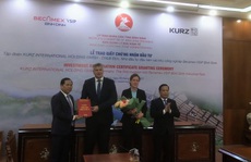 Trao giấy chứng nhận đầu tư dự án đầu tiên vào KCN Becamex Bình Định