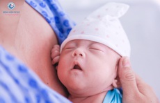 Kỳ tích cứu sống 'bé tí hon' ra đời chỉ 600 g, phải thở máy