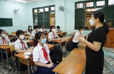 Hơn 100.000 học sinh TP HCM trở lại trường