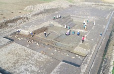 Phát hiện nhiều dấu tích kiến trúc độc đáo trong cuộc khai quật lớn nhất khảo cổ Việt Nam