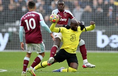 Thảm họa Mendy, Chelsea 'phơi áo' tệ hại trước West Ham