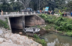 Vụ xe bán tải bất ngờ lao xuống kênh nước: 2 người đã tử vong
