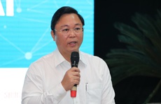 CLIP: Chủ tịch Quảng Nam bỏ áo vest, cà vạt đối thoại với thanh niên