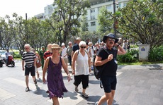 Việt Nam kiểm soát dịch tốt sao chưa cho du khách đến?