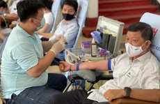 Đoàn viên tích cực tham gia hiến máu cứu người