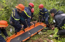 CLIP: Cứu thanh niên rơi xuống vực sâu 30m tại đèo Hải Vân