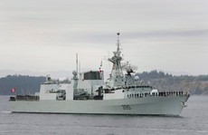 Tàu chiến Canada đi qua quần đảo Trường Sa