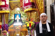 Tiễn đưa nhạc sĩ Đức Hiếu, gia tộc Minh Tơ nghẹn ngào