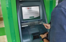 Thời của thẻ ATM gắn chip