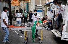 Covid-19 lại 'ám' kinh tế thế giới