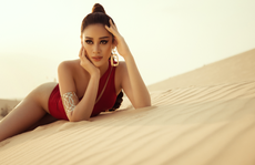 Hoa hậu Khánh Vân khoe hình ảnh nóng bỏng trên đồi cát