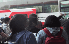VIDEO: Người dân ùn ùn đi nghỉ lễ, bến xe và cửa ngõ TP HCM đông nghẹt