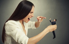 Giận tím người vì cách “nựng yêu” của chồng