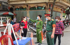 Một chủ tịch UBND thị trấn bị đình chỉ công tác do chống dịch 'lơ mơ'