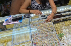 Giá vàng hôm nay 12-5: Bị kìm hãm dù chứng khoán quốc tế “đỏ” sàn