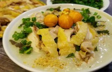 Bỏ cơ quan về ăn cháo gà cùng nguyên bí thư huyện, nữ cán bộ bị kiểm điểm
