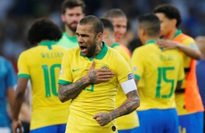 Siêu hậu vệ 38 tuổi Dani Alves trở lại đội tuyển Brazil