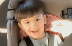 Mỹ: Mẹ giơ “ngón tay thối”, con trai bị bắn chết tức tưởi