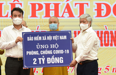 BHXH Việt Nam trao 2 tỉ đồng ủng hộ phòng chống dịch Covid-19