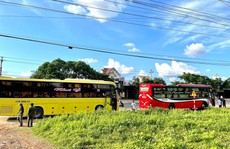 Bất chấp lệnh cấm, xe khách vẫn nườm nượp từ TP HCM về Đắk Lắk