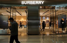 Ý: Bắt chủ cơ sở người Trung Quốc gia công hàng Burberry bóc lột lao động