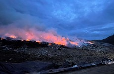 Khói lửa ngùn ngụt tại bãi rác lớn nhất TP Đà Nẵng