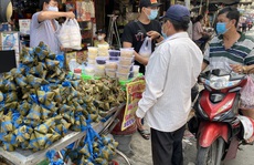 Thị trường Tết Đoan Ngọ bớt nhộn nhịp