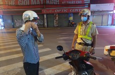 Hình ảnh 'bất ngờ' vì bị CSGT TP HCM dừng xe do không mang khẩu trang!