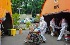 Indonesia: Bệnh nhân Covid-19 tử vong, nằm trước cửa nhà 12 giờ