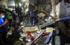 Tiếng nổ lớn xé toạc nhà 3 tầng ở Bangladesh, gần 60 người thương vong