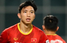 CLIP: Văn Hậu bầm tím mắt sau khi trở lại tập luyện cùng đội tuyển Việt Nam
