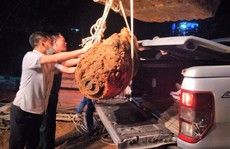 Đường sắt Bắc - Nam bị phong tỏa 12 giờ liền vì bom 'khủng' nằm sát đường ray