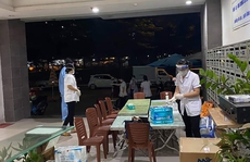 TP HCM: Phong tỏa trong đêm 2 tòa nhà chung cư, xét nghiệm khẩn 1.000 cư dân