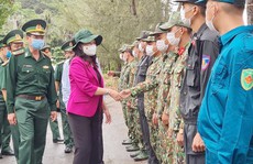 Phó Chủ tịch nước thăm và tặng quà các chiến sĩ biên phòng Kiên Giang